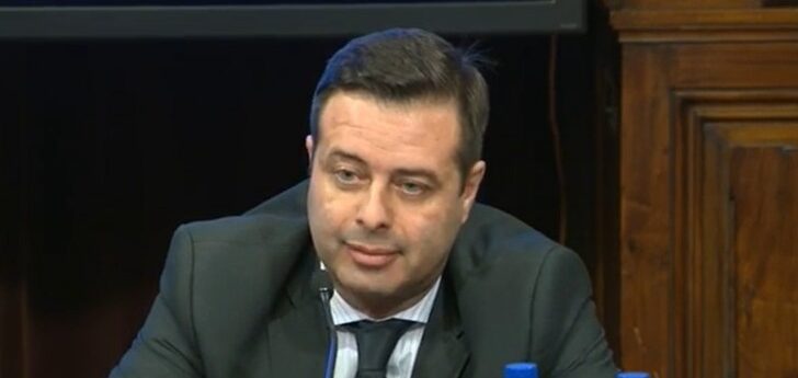 Un defensor oficial en el banquillo, acusado por maltrato laboral