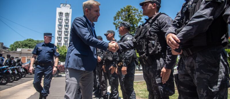 El Gobierno dispuso un aumento para la Policía